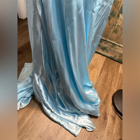 NWT Blue Satin Rhinestone
Waist Gown w/ Pockets size 13 - Picture 8 of 17